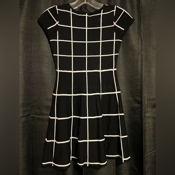 Girls short sleeve patterned dress - Picture 2 of 3